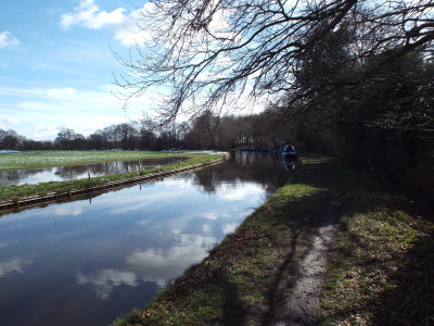 10/03, Sapphire, The Black Cat, and 2 other narrowboats