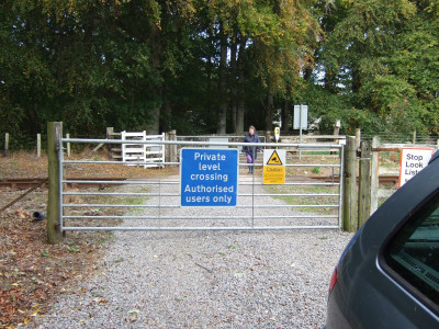 Level crossing Ardgay.JPG