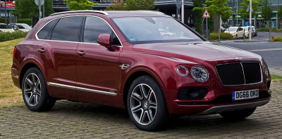 1200px-Bentley_Bentayga_Diesel_–_Frontansicht,_24._Juni_2017,_Düsseldorf.jpg