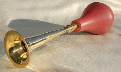 14inch-straight-narrow-squeeze-horn2.jpg