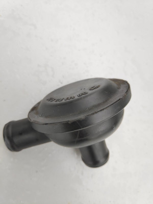 crankcase breather valve
