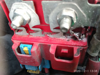 Blown battery terminal fuse