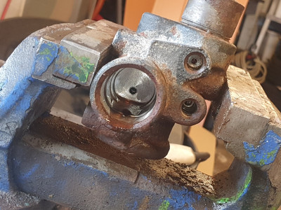 20220212_141358.jpg (462.1 KiB) Viewed 135 times Cleaning up well - damper valves out