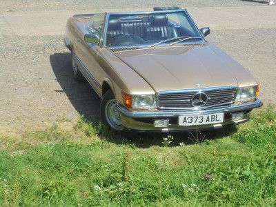 Mercedes dont often get a second glance for me, especially the &quot;modern&quot; crop.  On some older models I like the fishbowl headlights, and I like body coloured hub caps, and the Ponton is nice in a decent colour.<br /><br />This one managed to get 2 shutter clicks today.
