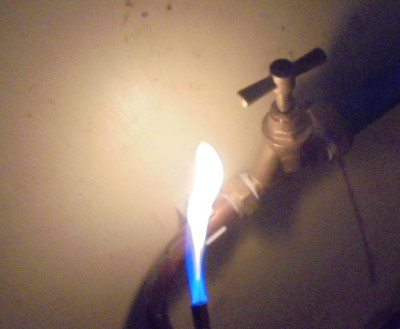The little pencil torch is quite useless<br />but did the job!