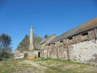 Decent chimney in unusual white Brick