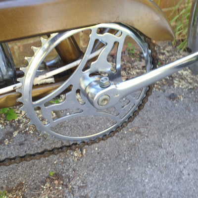 Nice touch,  makers logo on the crank