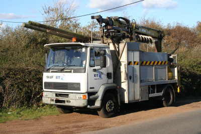 The BT 'Pole Cat' from flat ground to erected pole by one vehicle.