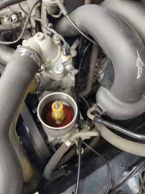 power steering fluid.jpg (315.69 KiB) Viewed 68 times Power steering reservoir with new fluid, and new water pump behind - own work
