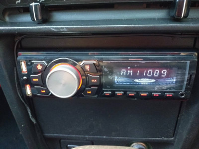 Tuned to AM, red backlighting