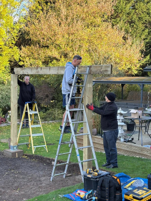 We began putting up the frame: