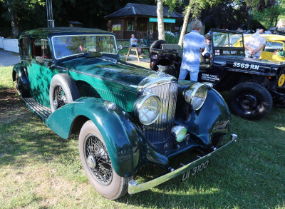 Bentley and Jeep - own work