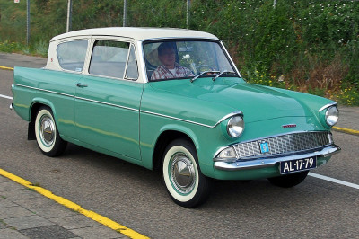 1200px-1960_Ford_105E_Anglia,_licence_AL-17-79,_pic6.JPG